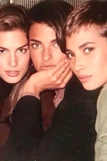 Естетика супермоделей з 1990-х повертається — як створити головний образ сезону