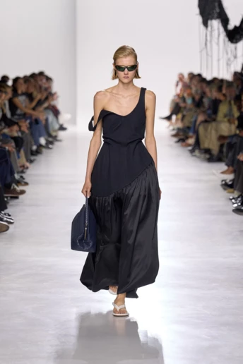 Максісукня + вʼєтнамки – тренд, який буде всюди влітку 2026