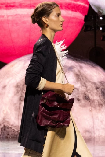 Нова it-bag від Chanel: головна сумка 2026, яку можна “зім’яти” як завгодно