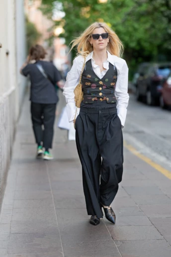 Жилет на ґудзиках повертається: наймодніші класичні моделі на весну-літо 2026