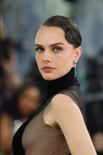 Найефектніші зачіски Met Gala 2026 — від золотих спіралей до "мокрого" піксі