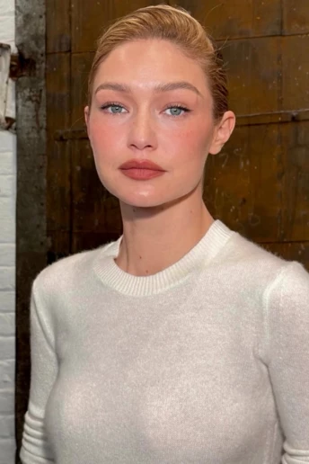 Lip blush — новий тренд у макіяжі губ: матовий, зволожувальний і природний