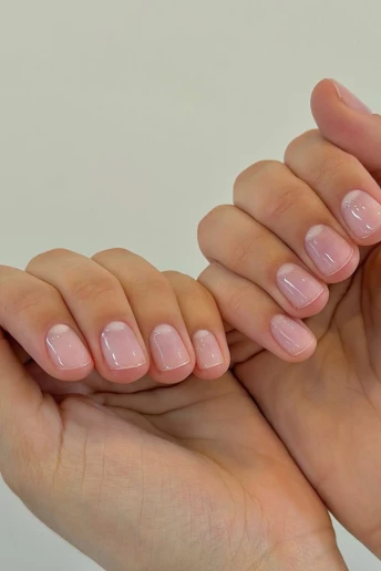 Японський манікюр замість гель-лаку — головний nail-тренд літа 2026