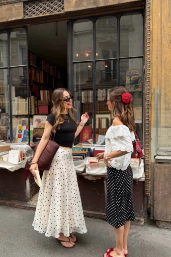 Streetstyle: максіспідниця в образах модниць просто зараз