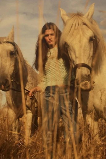 Забудьте про old money — як новий тренд на розкішне волосся horse girl підкорює світ