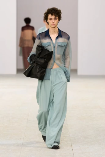Шовкові карго, прозорі сорочки та балетки: Dries Van Noten показав найефектнішу чоловічу колекцію літа 2027