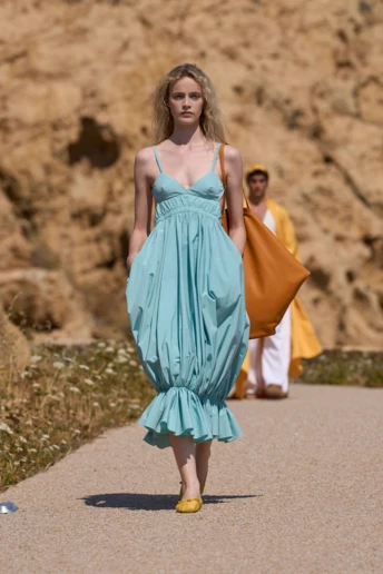 Jacquemus показав найкрасивішу колекцію літа 2027 — після неї хочеться негайно у відпустку