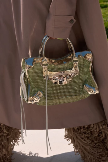 Культова сумка Balenciaga з 2000-х повернулася – тепер у кутюрній версії