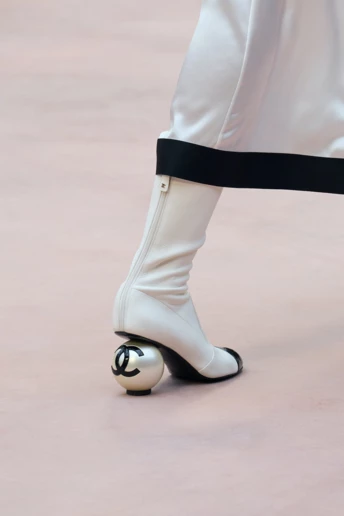 Після Chanel усі заговорили про ці чоботи: підбор-куля стає головним трендом осені 2026