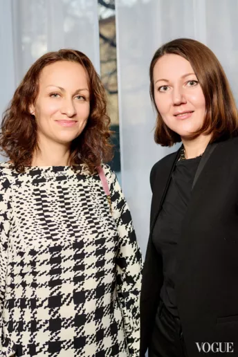Анна Василенко (справа)