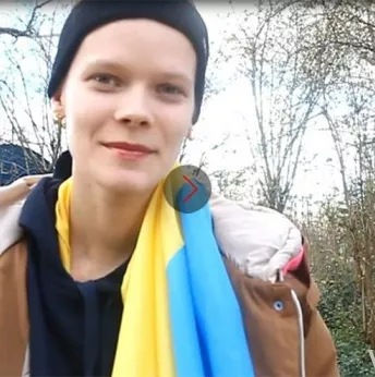 Видео: модный Париж поддерживает Украину