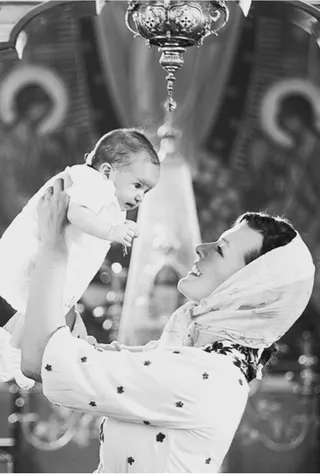 Милла Йовович покрестила дочку