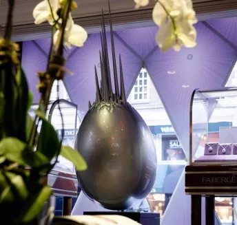 Инсталляция Захи Хадид в бутике Faberge