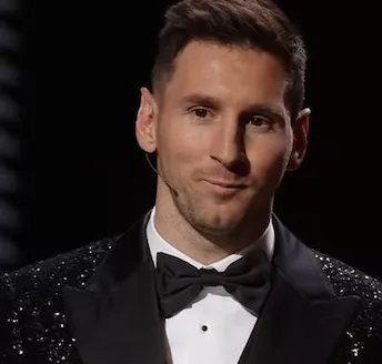Лионель Месси получил «Золотой мяч» в блестящем пиджаке Dolce & Gabbana