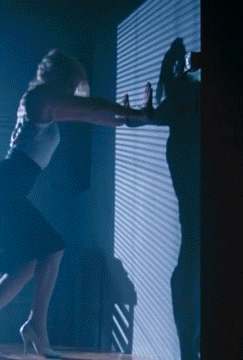 Эротические танцы: сцены стриптиза из кинофильмов в GIF-ках
