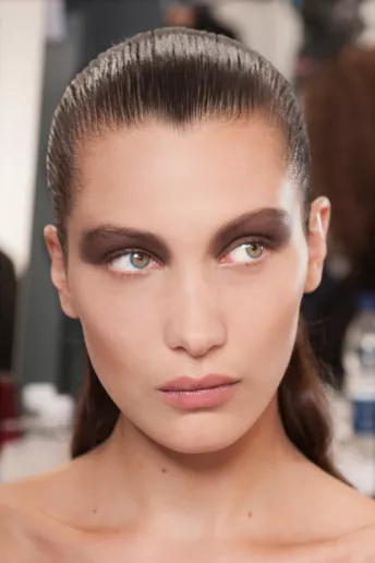 Видеоурок Беллы Хадид и Dior: контуринг, smoky eyes и персиковые губы