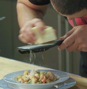 Vogue Kitchen: шеф-повар Вова Ташаев готовит ньокки с креветками