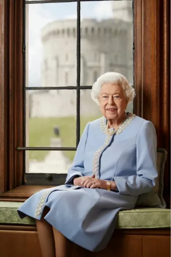 Королівська сім’я поділилася новим портретом Єлизавети II до її платинового ювілею коронації