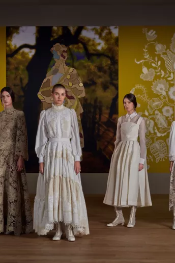 Що потрібно знати про кутюрну колаборацію Dior та української художниці Олесі Трофименко
