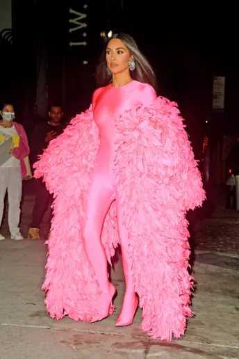 Мисс эпатаж: Ким Кардашьян возвращает моду на ярко-розовый