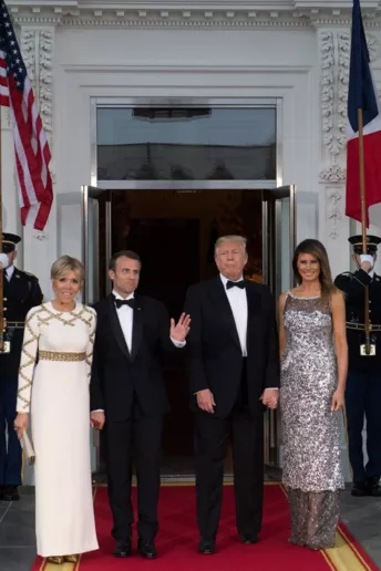 Французский флер: Мелания Трамп и Брижит Макрон на званом ужине