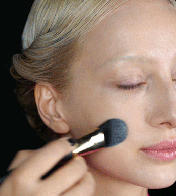 Как создать осенний драматический макияж вместе с YSL Beauty