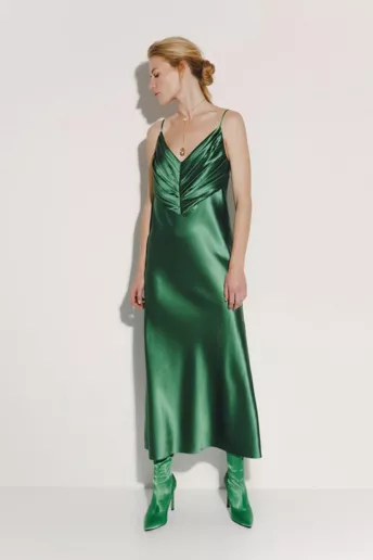 Найстильніші шовкові сукні в колекціях весна-літо 2022