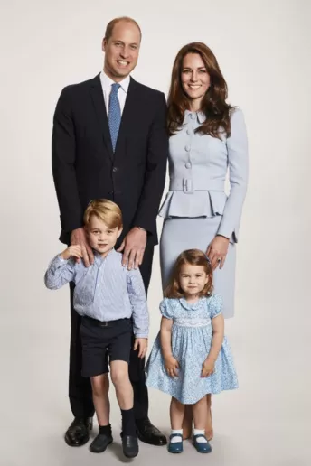 Різдвяні листівки британської королівської сім'ї за 100 років