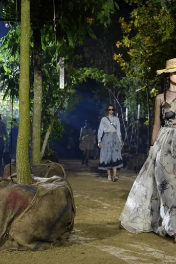 Садовыми тропами: новая коллекция Christian Dior весна-лето 2020