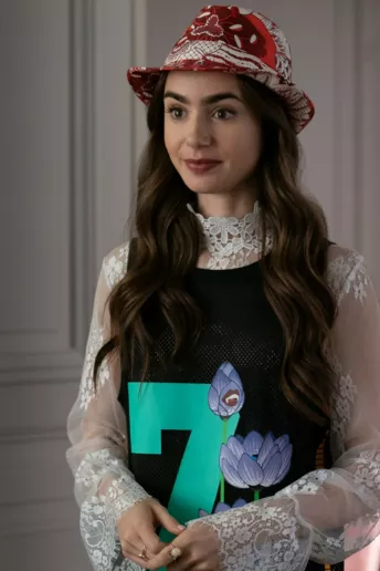 Суцільний несмак: що французи думають про стиль у серіалі «Емілі в Парижі»