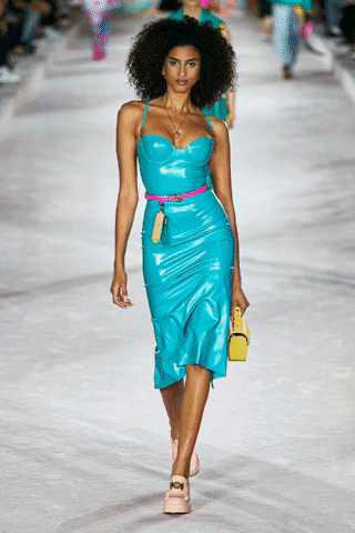 Найкращі сукні кольору морської хвилі в колекціях весна-літо 2022
