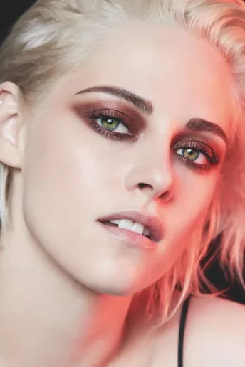 Кристен Стюарт показывает, как носить дымчатый макияж глаз