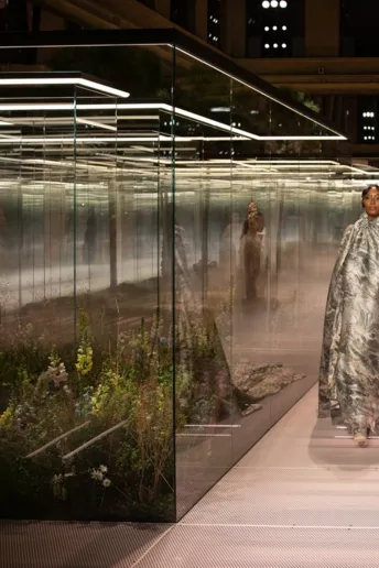 Путешествие во времени: дебютная коллекция Кима Джонса для Fendi