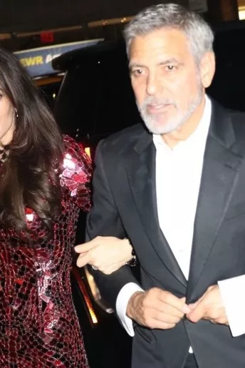 Образ дня: Амаль Клуни в "зеркальном" платье Tom Ford