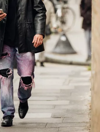 Streetstyle: какие мужские брюки купить этой весной