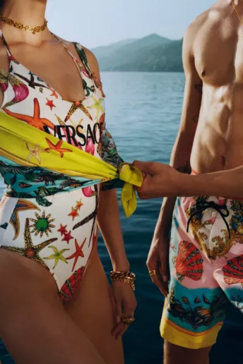 На отдых: новая коллекция купальников Versace