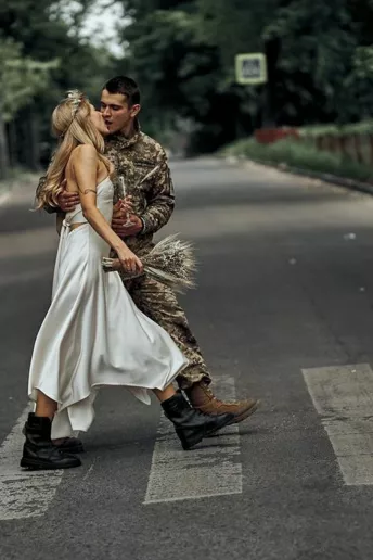 Світ має знати: як українські воїни продовжують любити, незважаючи ні на що