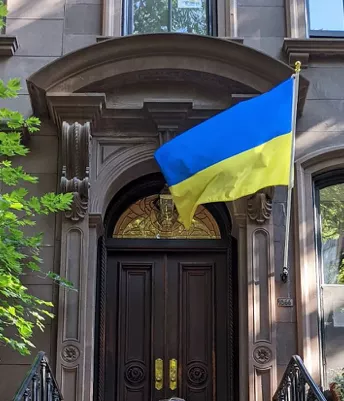 В Нью-Йорку біля будинку Керрі Бредшоу вивісили український прапор