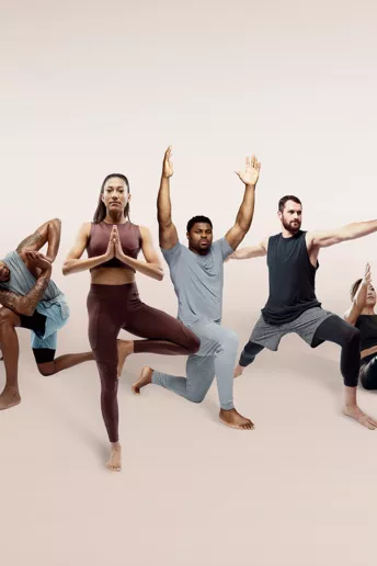 Nike выпустили линейку одежды для занятий йогой