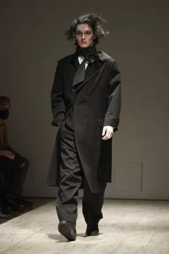 Yohji Yamamoto Menswear осень-зима 2022/2023
