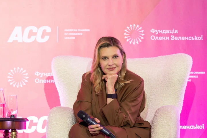 <b>Олена Зеленська</b>