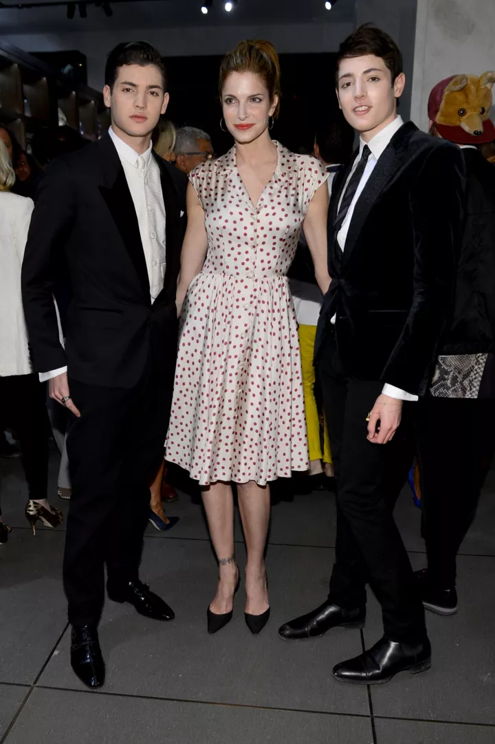 Стефани Сеймур с сыновьями Питером и Гарри на открытии флагманского бутика в Нью-Йорке Dolce&Gabbana