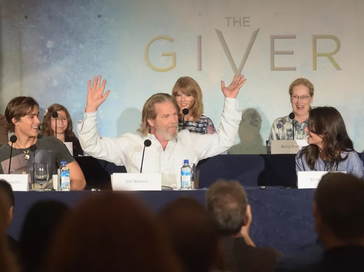 Джефф Бриджес, Тейлор Свифт, Мэрил Стрип и Кэти Холмс на пресс-конференции фильма Посвященный