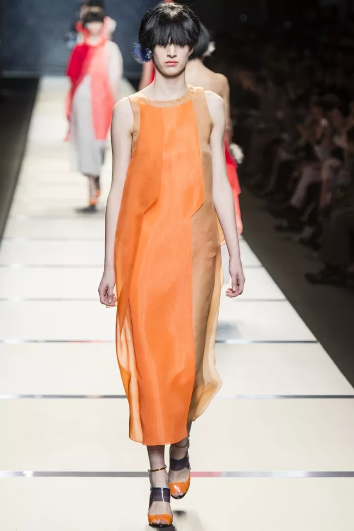 оранжевое платье из органзы Fendi весна-лето 2014