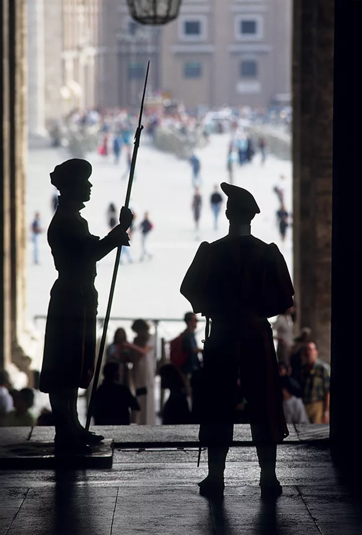 Город-государство Ватикан охраняет отряд специального назначения – Швейцарская армия гвардейцев