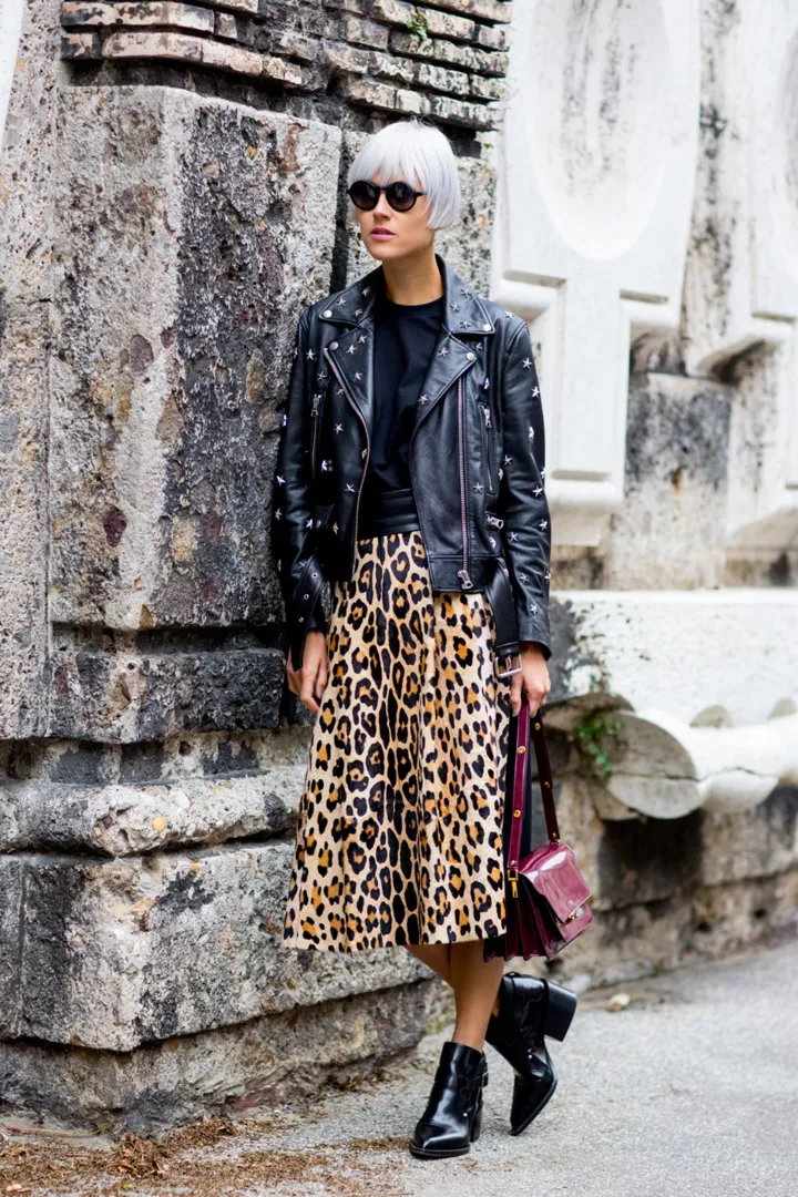 юбка с леопардовым принтом и куртка-косуха