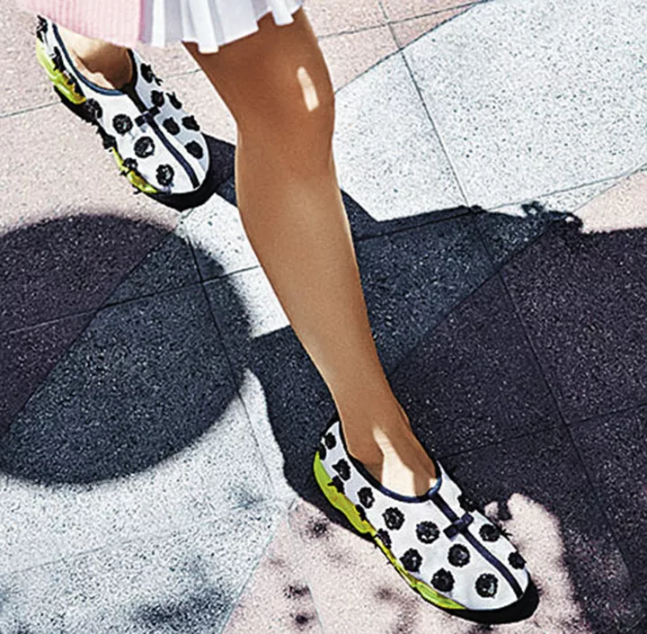 Сникерсы Dior Fusion Sneakers из летней коллекции Haute Couture Dior 2014 в хронике streetstyle