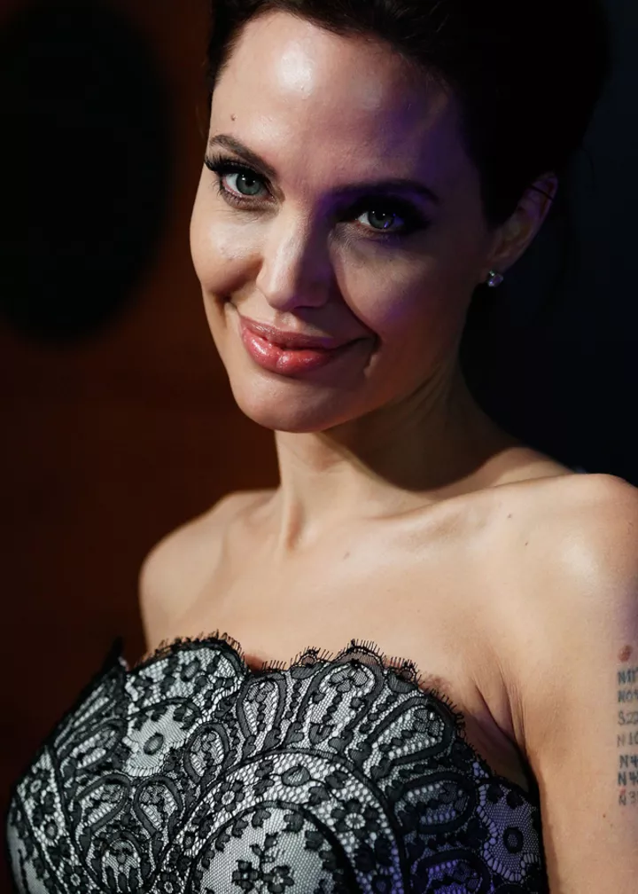 Анджелина Джоли на премьере фильма "Несломленный"