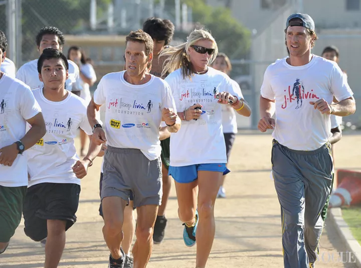 Мэттью Макконахи принимает участие в марафоне Just Keep Livin Foundation