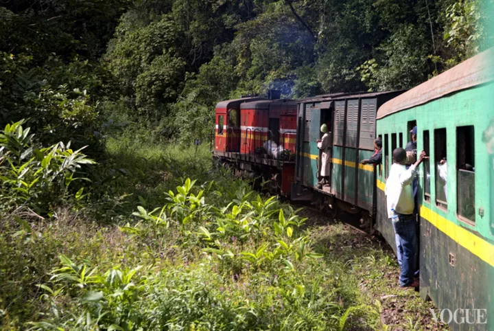Поезда на острове ежедневно курсируют между
Антананариву и Амбатундразакой, Мурамангой,
Анцирабе и доезжают до озера Алаутра